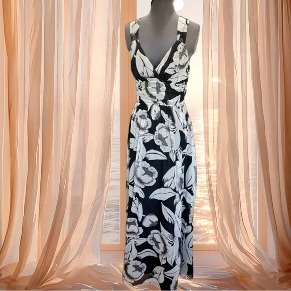 White House Black Market Silk Floral Black and White Maxi Dress Sz 2 - Picture 2 of 6